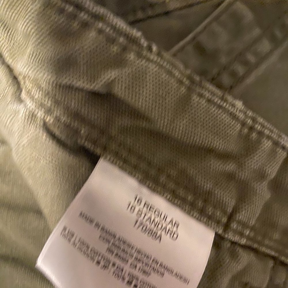 Old Navy Women's Olive Shorts - Picture 3 of 3